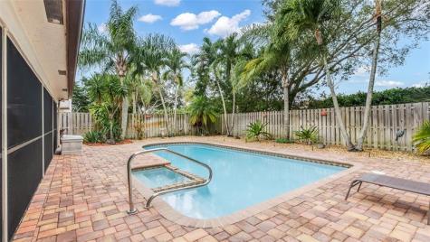 18337 104TH Terrace S Boca Raton FL 33498
