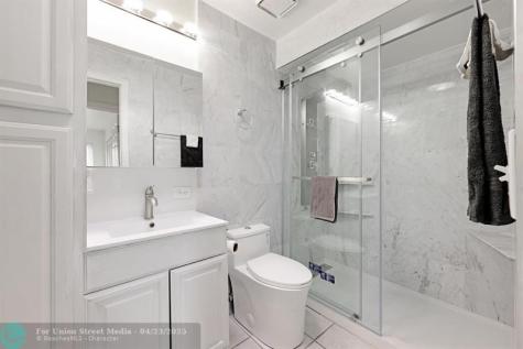 137 SE Santa Barbara Place Cape Coral FL 33990
