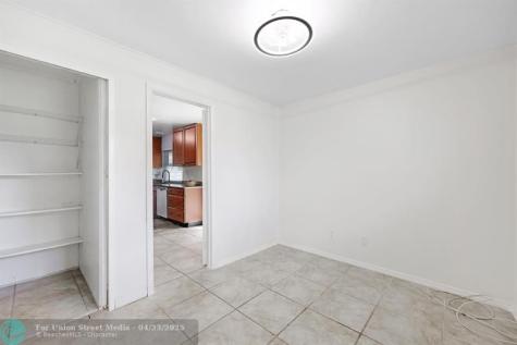 137 SE Santa Barbara Place Cape Coral FL 33990