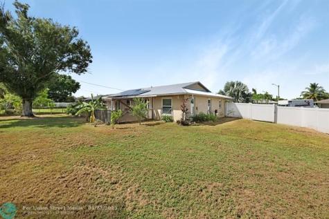 137 SE Santa Barbara Place Cape Coral FL 33990