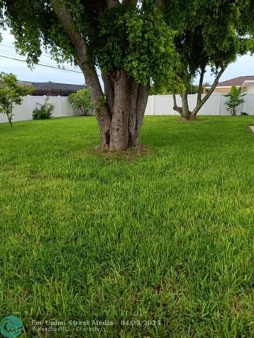 137 SE Santa Barbara Place Cape Coral FL 33990