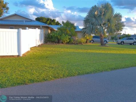 137 SE Santa Barbara Place Cape Coral FL 33990