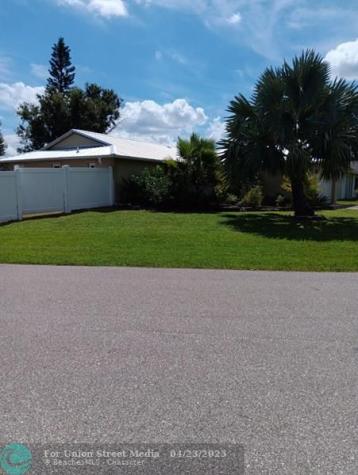 137 SE Santa Barbara Place Cape Coral FL 33990