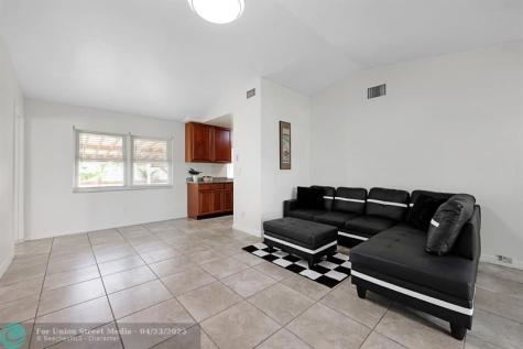 137 SE Santa Barbara Place Cape Coral FL 33990