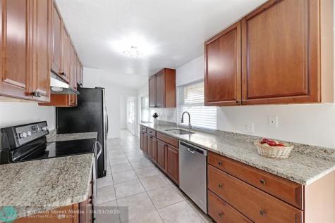 137 SE Santa Barbara Place Cape Coral FL 33990
