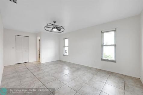 137 SE Santa Barbara Place Cape Coral FL 33990