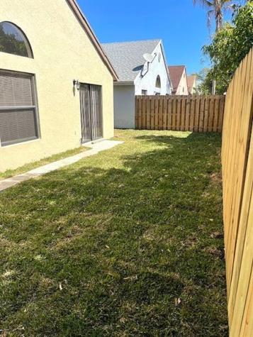 817 E Palm Run Drive North Lauderdale FL 33068