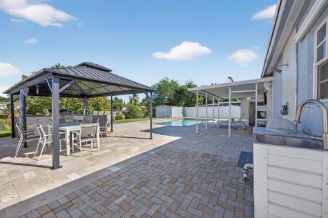 401 NW 39th Street Deerfield Beach FL 33064