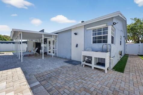 401 NW 39th Street Deerfield Beach FL 33064