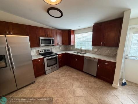 8550 SW 23rd Place Davie FL 33324