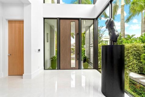 24 Fiesta Way Fort Lauderdale FL 33301