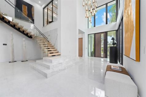 24 Fiesta Way Fort Lauderdale FL 33301