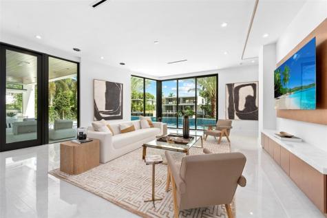 24 Fiesta Way Fort Lauderdale FL 33301