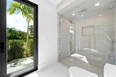 24 Fiesta Way Fort Lauderdale FL 33301