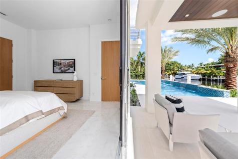 24 Fiesta Way Fort Lauderdale FL 33301