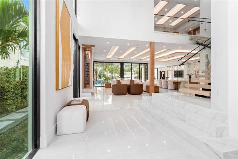 24 Fiesta Way Fort Lauderdale FL 33301