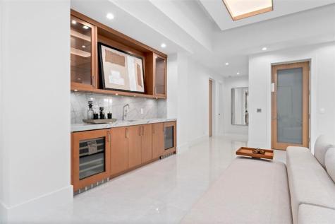 24 Fiesta Way Fort Lauderdale FL 33301