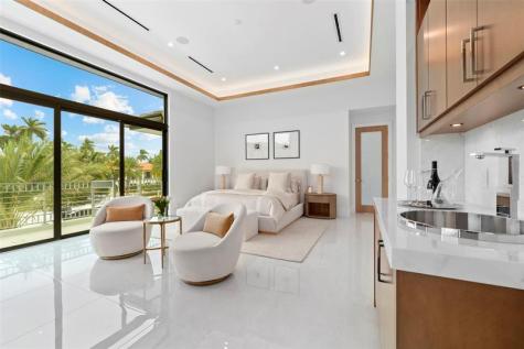 24 Fiesta Way Fort Lauderdale FL 33301