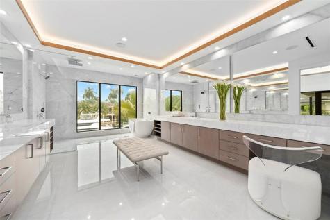 24 Fiesta Way Fort Lauderdale FL 33301