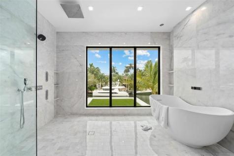 24 Fiesta Way Fort Lauderdale FL 33301