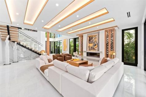 24 Fiesta Way Fort Lauderdale FL 33301