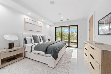 24 Fiesta Way Fort Lauderdale FL 33301
