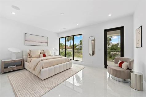 24 Fiesta Way Fort Lauderdale FL 33301