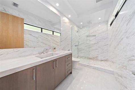 24 Fiesta Way Fort Lauderdale FL 33301