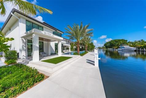 24 Fiesta Way Fort Lauderdale FL 33301