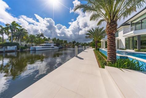 24 Fiesta Way Fort Lauderdale FL 33301