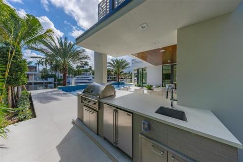 24 Fiesta Way Fort Lauderdale FL 33301