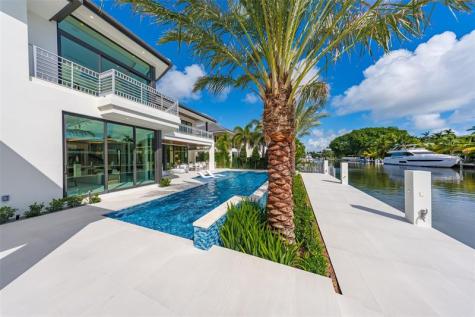 24 Fiesta Way Fort Lauderdale FL 33301