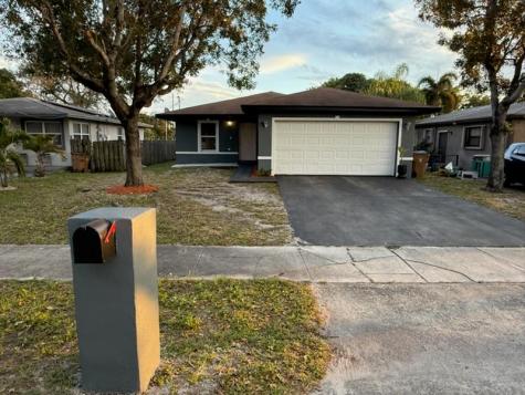 176 SW 5th Court Deerfield Beach FL 33441