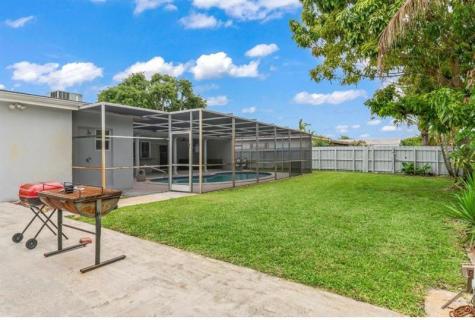 4811 Hayes Street Hollywood FL 33021