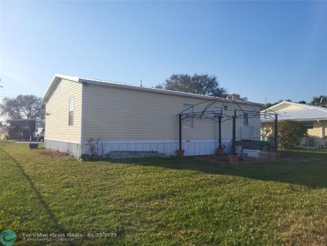 1057 Blue Heron Moore Haven FL 33471