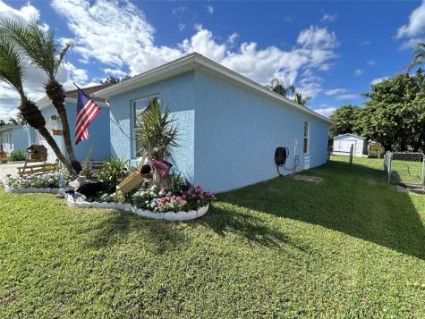 3043 SE Banyan Street Stuart FL 34997