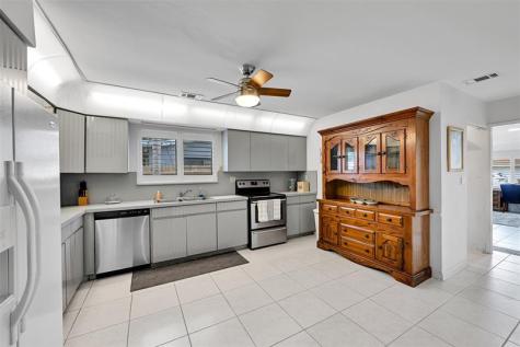 900 SE 13th Court Deerfield Beach FL 33441