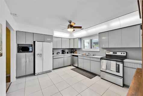 900 SE 13th Court Deerfield Beach FL 33441