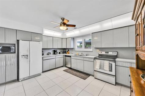 900 SE 13th Court Deerfield Beach FL 33441