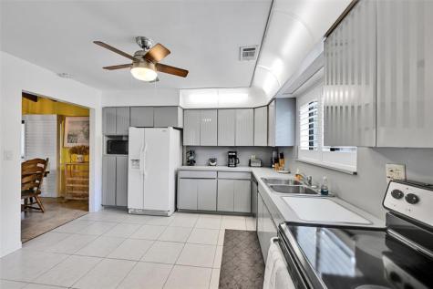 900 SE 13th Court Deerfield Beach FL 33441