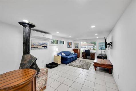 900 SE 13th Court Deerfield Beach FL 33441