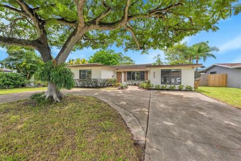 900 SE 13th Court Deerfield Beach FL 33441