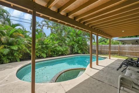 900 SE 13th Court Deerfield Beach FL 33441