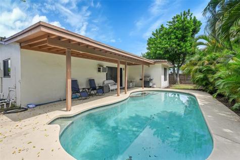 900 SE 13th Court Deerfield Beach FL 33441