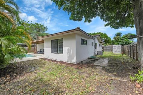 900 SE 13th Court Deerfield Beach FL 33441