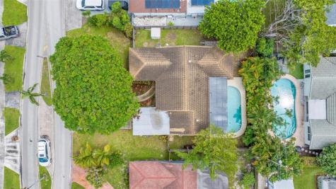 900 SE 13th Court Deerfield Beach FL 33441