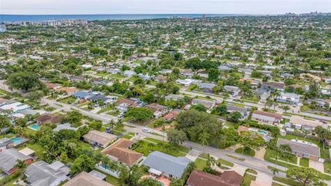 900 SE 13th Court Deerfield Beach FL 33441