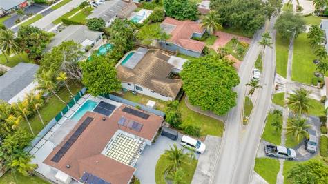 900 SE 13th Court Deerfield Beach FL 33441