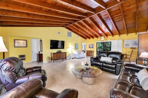 900 SE 13th Court Deerfield Beach FL 33441