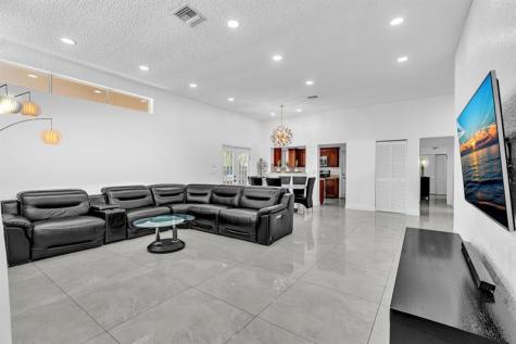 10180 NW 5th Street Plantation FL 33324